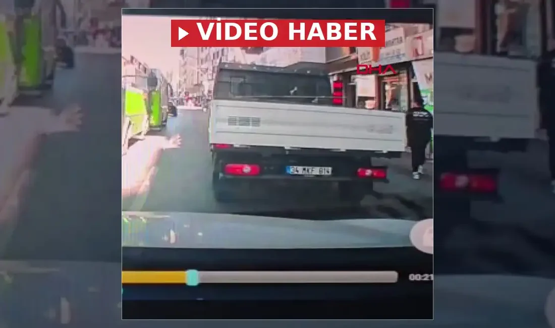 Kocaeli'nin Gebze ilçesinde kamyonetin kasasından sarkan demire çarpan motosikletin sürücüsü