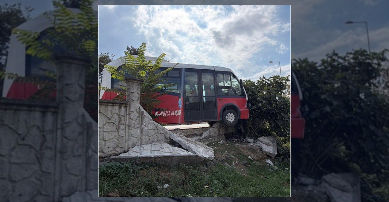Halk Otobüsü Köpeğe Çarpmamak İçin Duvara Çarptı