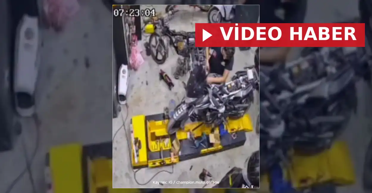 Kocaeli’de Motosiklet Ustasından Çalışanına Doğum Günü Sürprizi