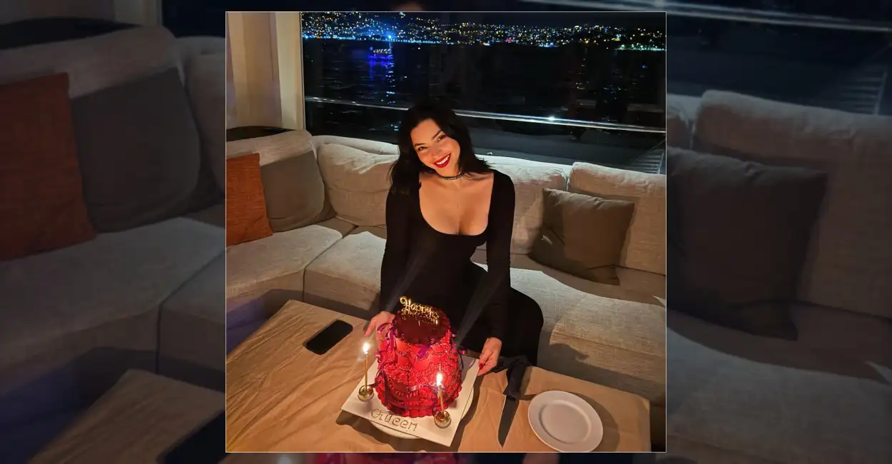 Merve Boluğur, otuz dokuzuncu yaş gününü kutladığı özel geceden çekilen