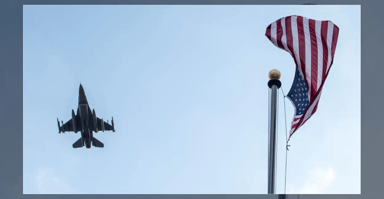 ABD'nin Michigan eyaletinde rutin eğitim uçuşu yapan bir F-16 savaş