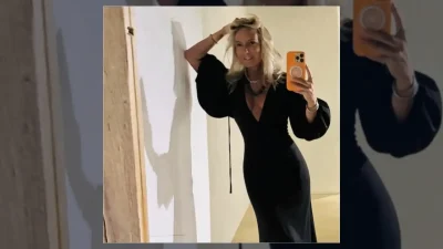 Saba Tümer 55 yaşında sade tarzıyla ayna karşısında çekildiği yeni