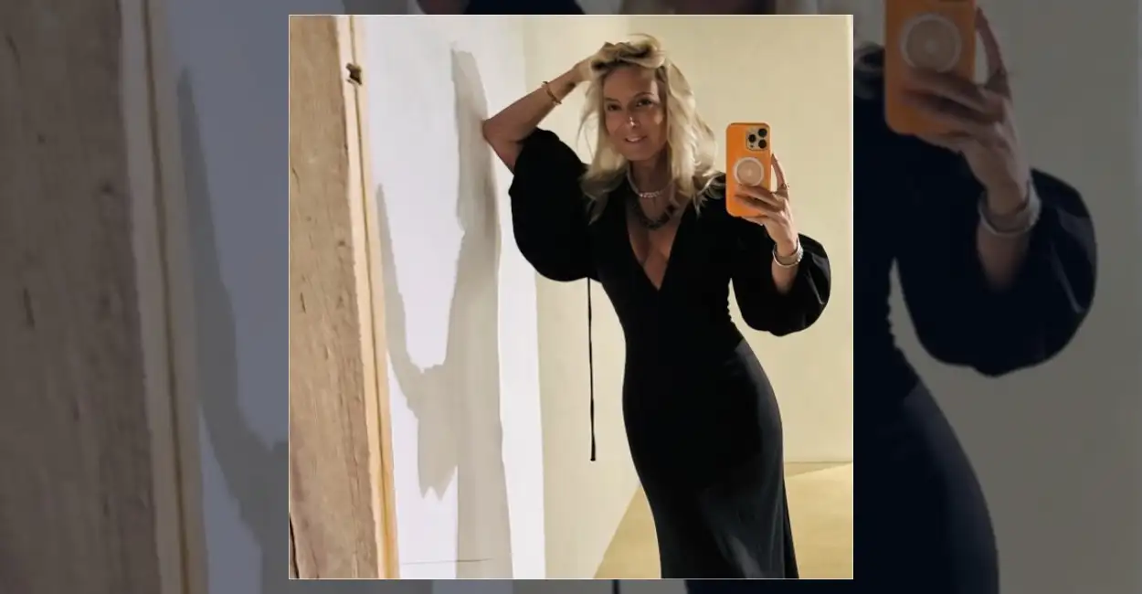 Saba Tümer 55 yaşında sade tarzıyla ayna karşısında çekildiği yeni