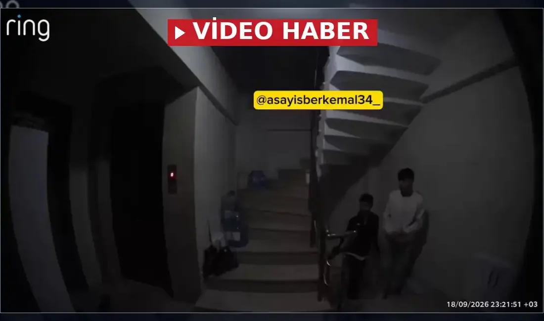 İstanbul Sancaktepe'de bir apartmana giren iki şüpheli, bina sakinlerine ait