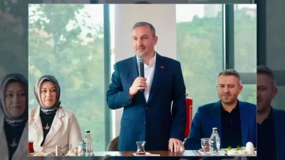 Sultanbeyli Belediye Başkanı Ali Tombaş, ilçe teşkilatı ile bir araya
