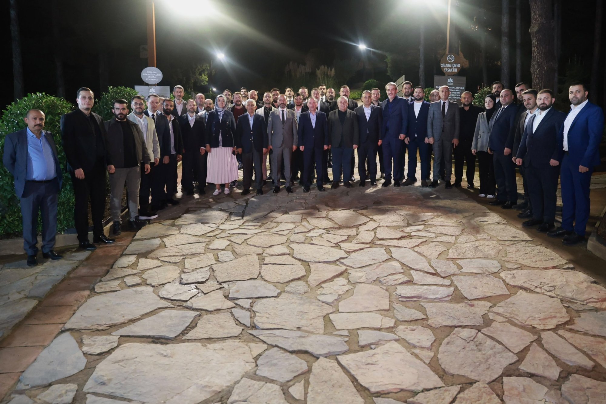 Sultanbeyli Belediye Başkanı Ali Tombaş, MHP Sultanbeyli İlçe Başkanı Muharrem Akyüz ve yönetimini ağırlayarak ortak çalışmaları değerlendirdi.