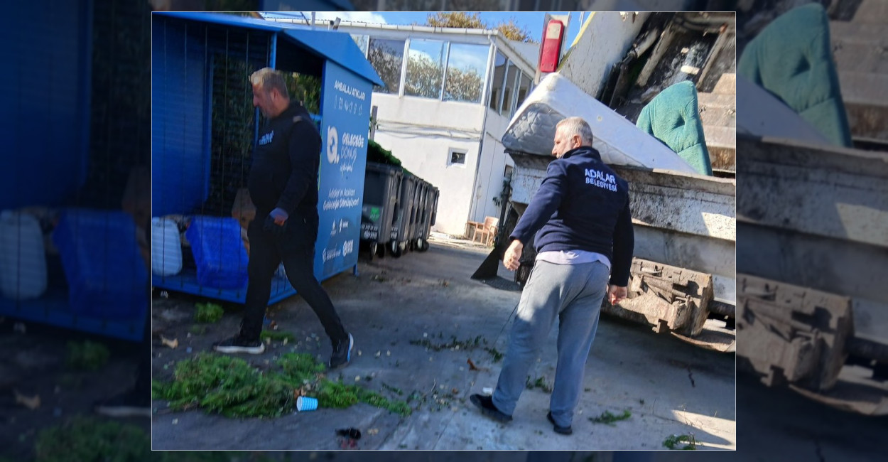 Adalar’da Fen İşleri Ekiplerinden Temizlik Çalışması
