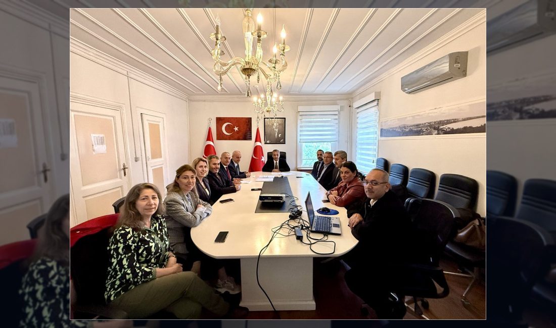 Kadıköy'de Kaymakam Muhittin Pamuk'un başkanlığında Vakıf Mütevelli Heyeti bir araya