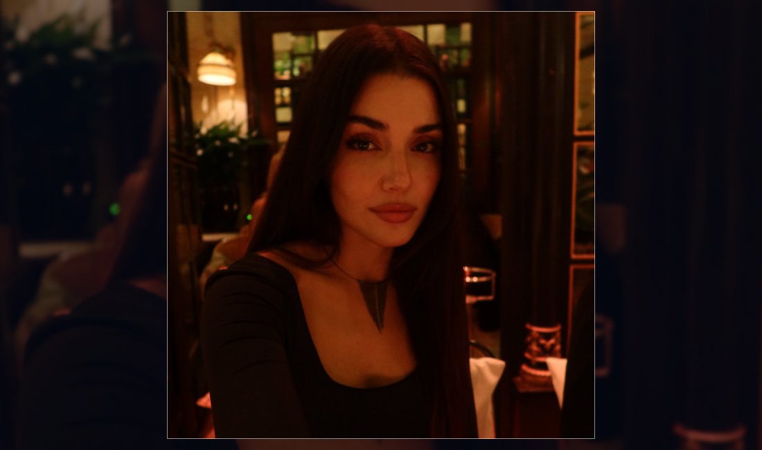 Moda haftası etkinlikleri kapsamında Paris'e giden oyuncu Hande Erçel, Fransa'daki