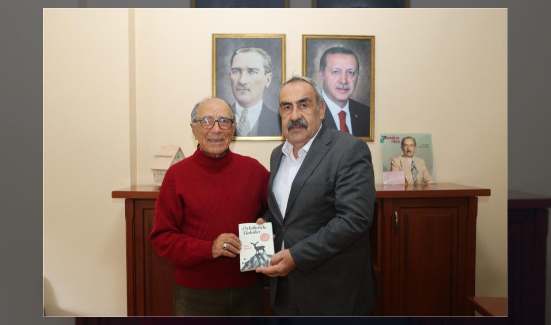 Yazar Yaşar Özürküt, Adalar Belediyesi Başkan Vekili Kemal Türkyılmaz'ı makamında