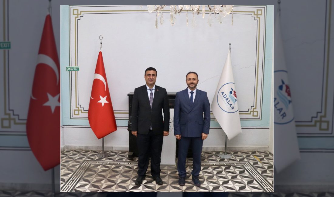 Adalar İlçe Müftüsü Adem Özdemir ve beraberindeki din görevlileri, Camiler