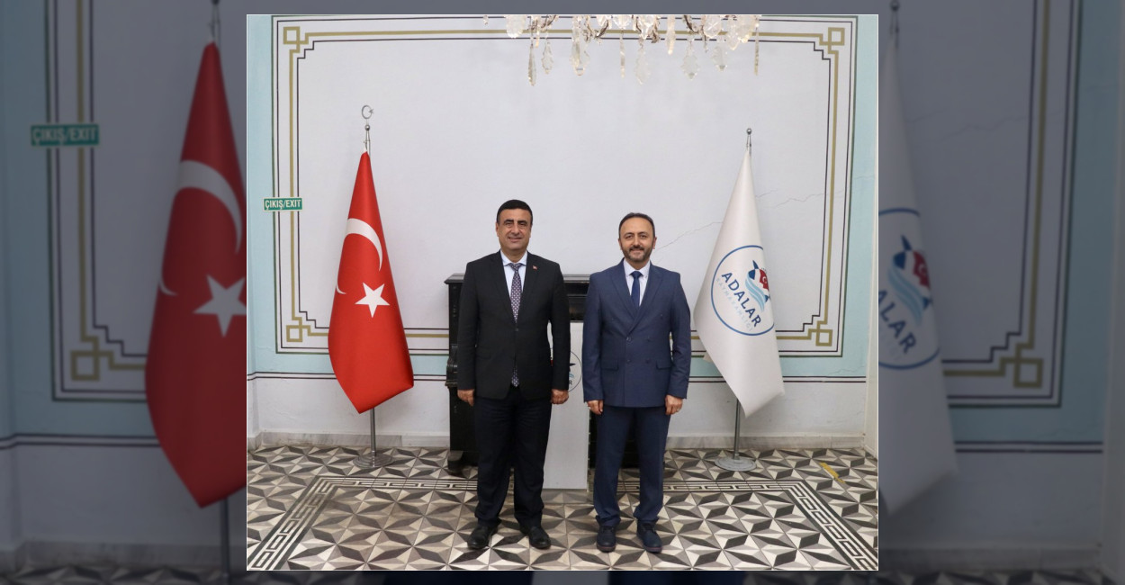 Adalar İlçe Müftüsü Adem Özdemir ve beraberindeki din görevlileri, Camiler