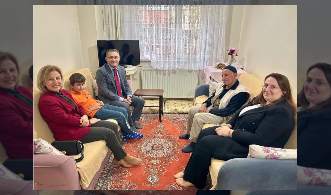 Bağcılar Kaymakamı Abdullah Uçgun ve eşi Duygu Uçgun, Dünya Yaşlılar