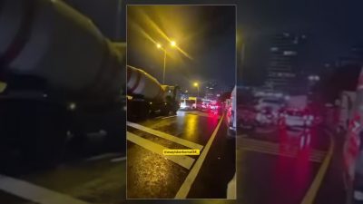 İstanbul'da mesai saatinde gerçekleştirilen yol çalışması nedeniyle ulaşımda aksamalar yaşandı,