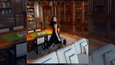 Oyuncu Esra Bilgiç, İtalya'da geçirdiği tatile ait keyifli ve eğlenceli