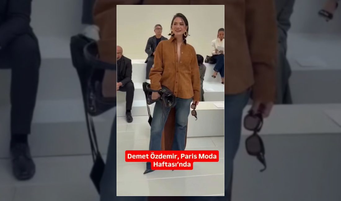 Oyuncu Demet Özdemir, Paris Moda Haftası kapsamında gerçekleştirilen moda defilesinde