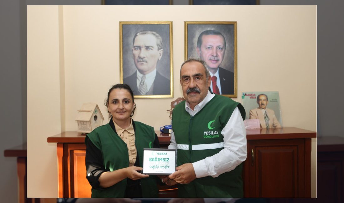 Adalar Yeşilay Şube Başkanı Aslı Barışkan Yalap ve beraberindeki heyet,