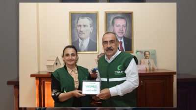 Adalar Yeşilay Şube Başkanı Aslı Barışkan Yalap ve beraberindeki heyet,