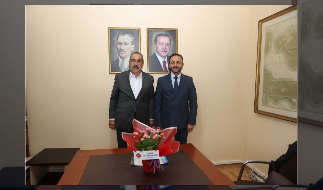 Adalar İlçe Müftüsü Adem Özdemir ve beraberindeki din görevlileri, Belediye