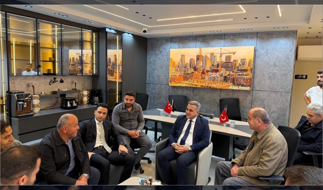 Küçükçekmece Kaymakamı Mustafa Anteplioğlu ve İlçe Emniyet Müdürü Mustafa Aktan,