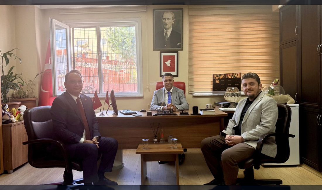 Şişli Kaymakamı Cevdet Ertürkmen, Kuştepe Mahallesi'nde hane ziyaretleri yaparak incelemelerde