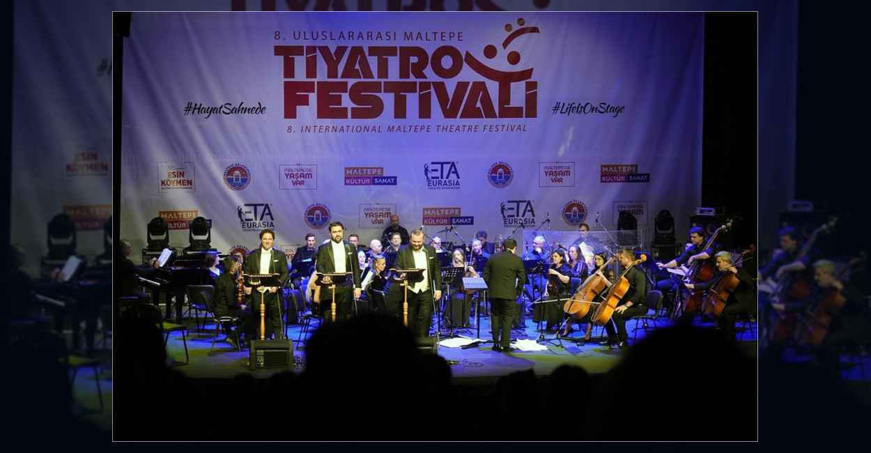 Maltepe Belediyesi tarafından düzenlenen 8. Uluslararası Tiyatro Festivali, Kırmızı Halı