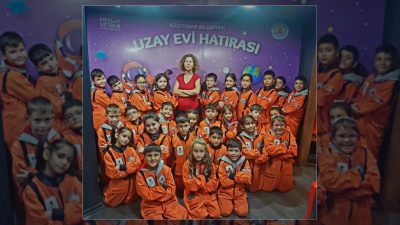 Kağıthane Belediyesi El-Battani Uzay Evi'nde eğitim alan minik öğrenciler, yıldızlar