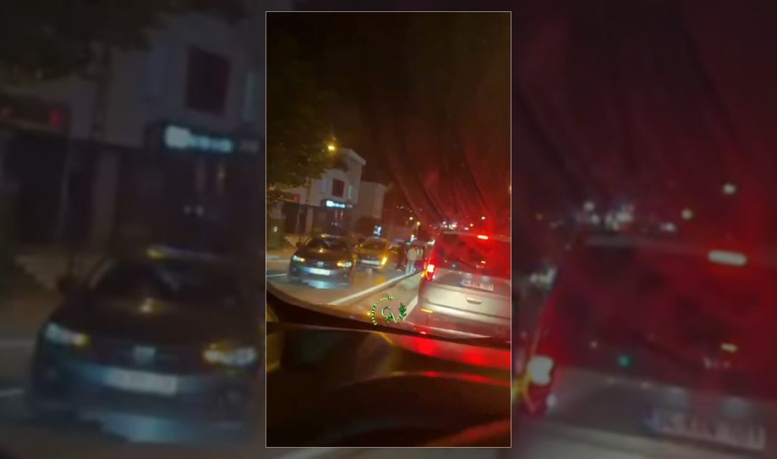 İstanbul Çekmeköy'deki Hamza Yerlikaya Bulvarı üzerinde üç aracın karıştığı trafik