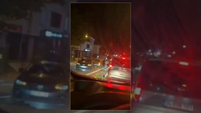 İstanbul Çekmeköy'deki Hamza Yerlikaya Bulvarı üzerinde üç aracın karıştığı trafik