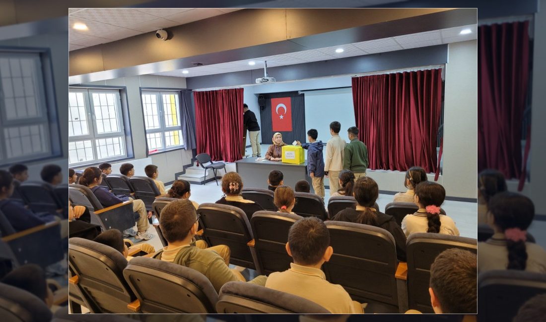 İstanbul Öğrenci Meclisleri Projesi kapsamında Sultanbeyli'deki okullarda Okul Öğrenci Meclis