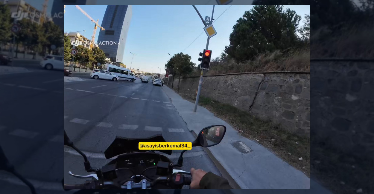İstanbul Bağcılar'da kırmızı ışık ihlali yüzünden tartışan kamyonet sürücüsü, motosikletliye