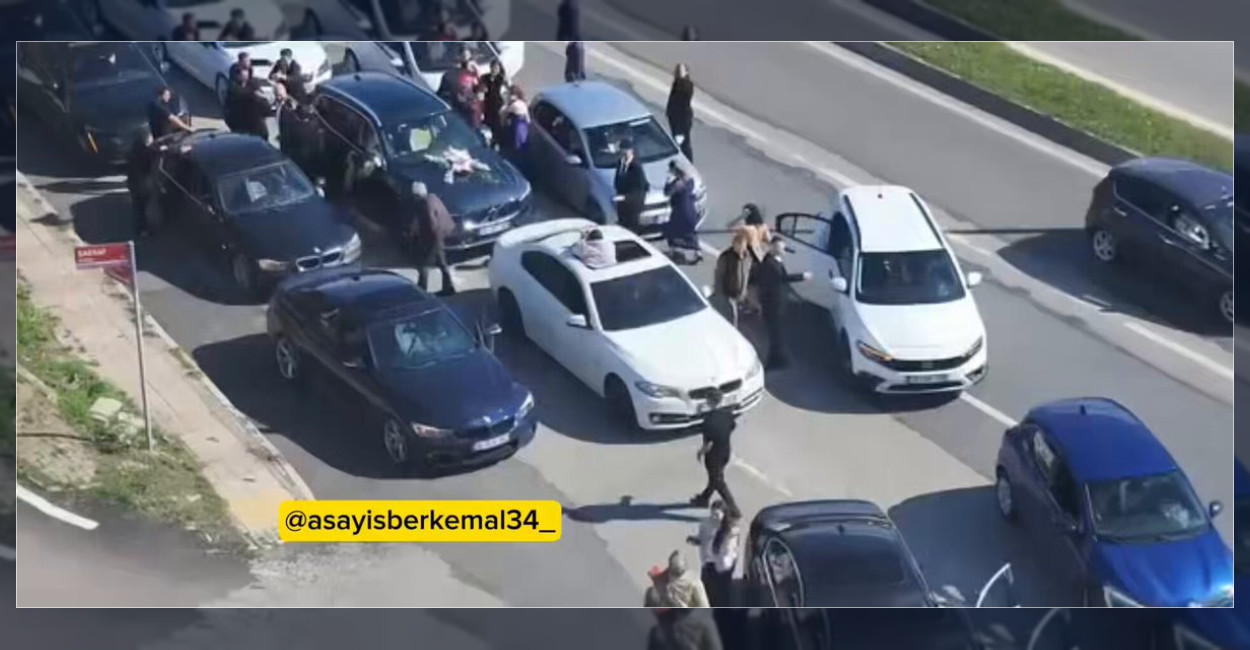 İstanbul Tuzla'da düğün konvoyu oluşturan bir grup, trafiği durdurarak yol