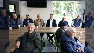 Çekmeköy Belediyesi, Dünya Yaşlılar Günü kapsamında Hamiye Mahallesi'ndeki Kayabey Kaya
