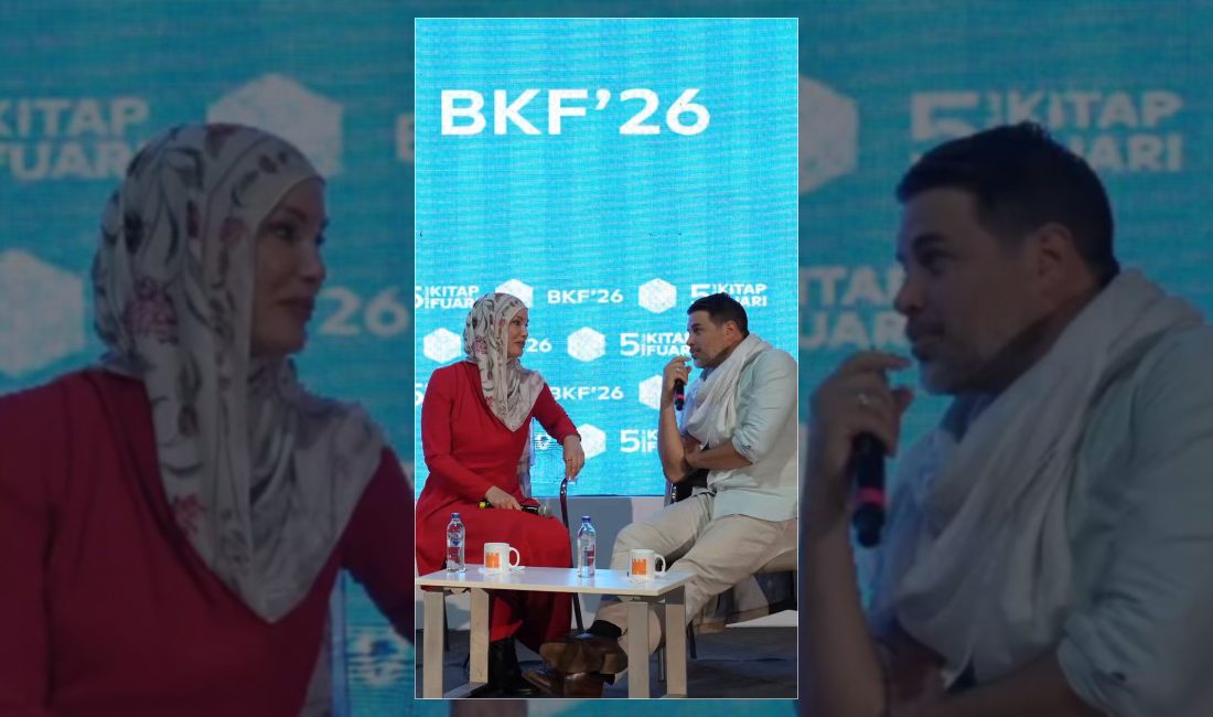 Bağcılar Belediyesi'nin düzenlediği kitap fuarının ikinci gününde ziyaretçiler kitaplarla buluştu