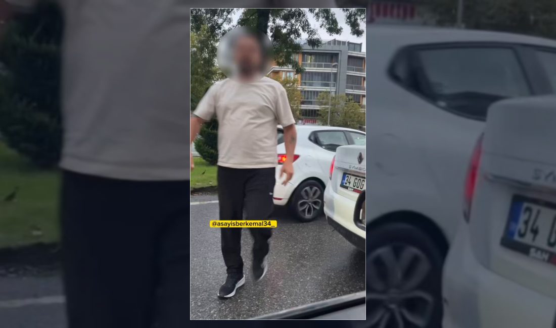 İstanbul Sancaktepe'de trafikte yaşanan tartışmada sürücünün önünü kesen bir kişi