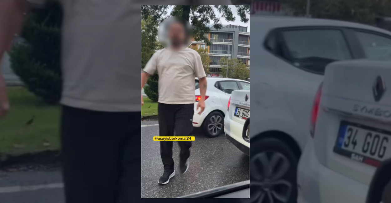 İstanbul Sancaktepe'de trafikte yaşanan tartışmada sürücünün önünü kesen bir kişi