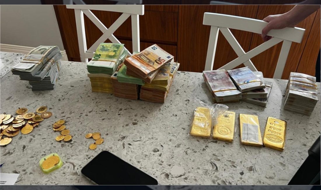 Mersin'de üç belediyeye yönelik yürütülen yolsuzluk soruşturmasında şüphelinin evinde çok