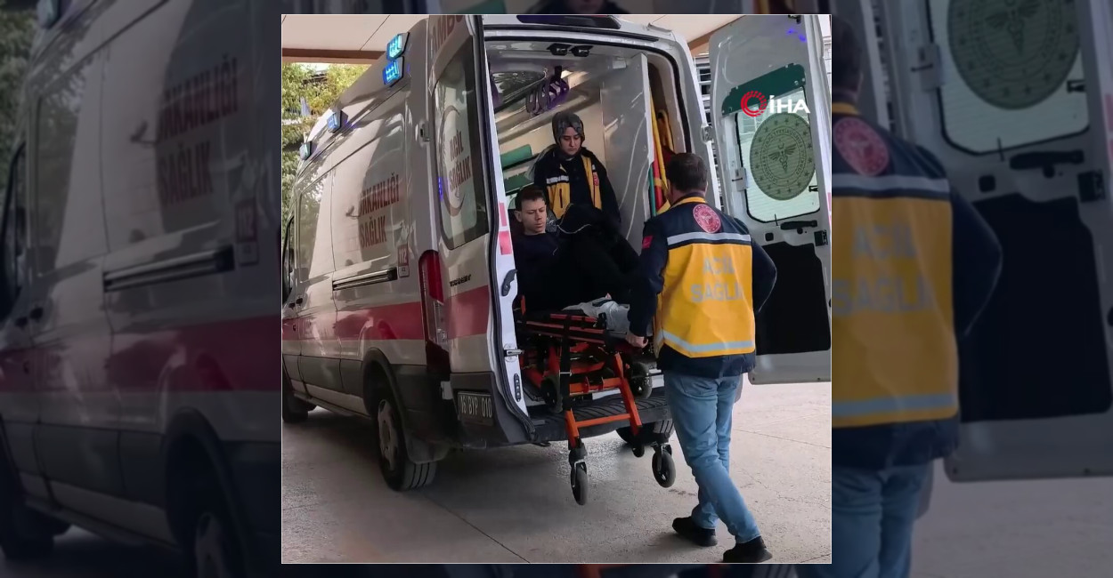 Bursa'nın İnegöl ilçesinde arızalanan motosikletini tamir etmeye çalışan bir genç,