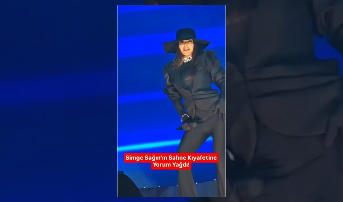 Ünlü şarkıcı Simge Sağın'ın son konserinde tercih ettiği sahne kıyafeti,