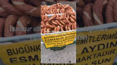 Bir vatandaşın hayır amacıyla simit dağıttığı sırada yaşanan izdiham kameraya