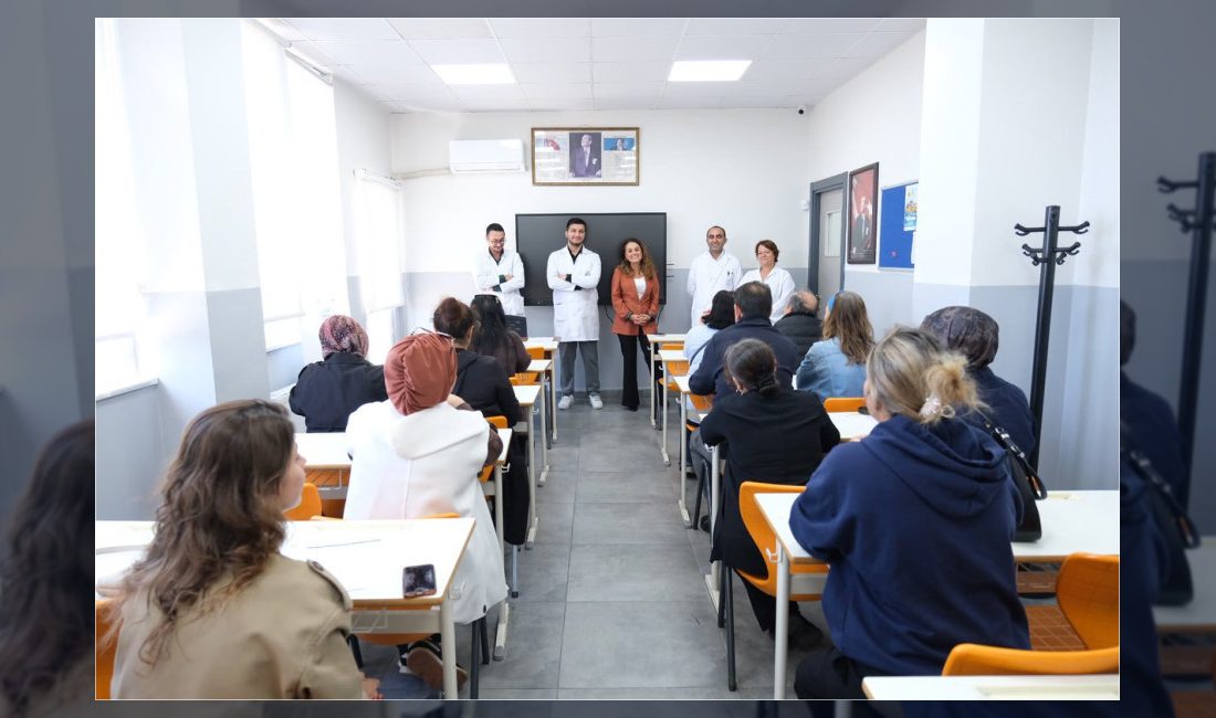 Büyükçekmece Belediyesi, üniversiteye hazırlık kurslarına katılan öğrencilerin velileriyle Muazzez İlmiye