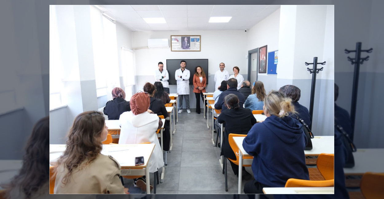 Büyükçekmece Belediyesi, üniversiteye hazırlık kurslarına katılan öğrencilerin velileriyle Muazzez İlmiye
