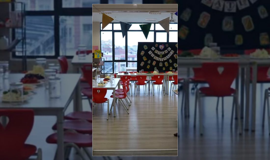 Arnavutköy Belediyesi Merkez Çocuk Atölyesi'nde düzenlenen etkinlikte çocuklar, geleneksel turşu