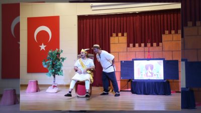 Büyükçekmece Belediyesi, Midas ve Eşek Kulakları oyununu çocuklarla buluşturdu. Atatürk
