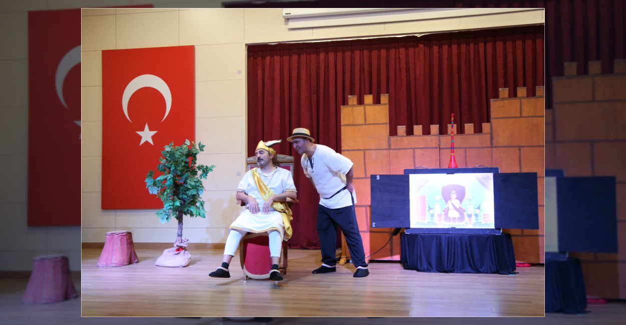 Büyükçekmece Belediyesi, Midas ve Eşek Kulakları oyununu çocuklarla buluşturdu. Atatürk
