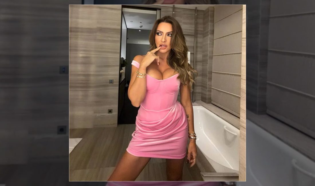 Ünlü şarkıcı Hadise, sosyal medya hesabından pembe kıyafetleriyle çekildiği yeni