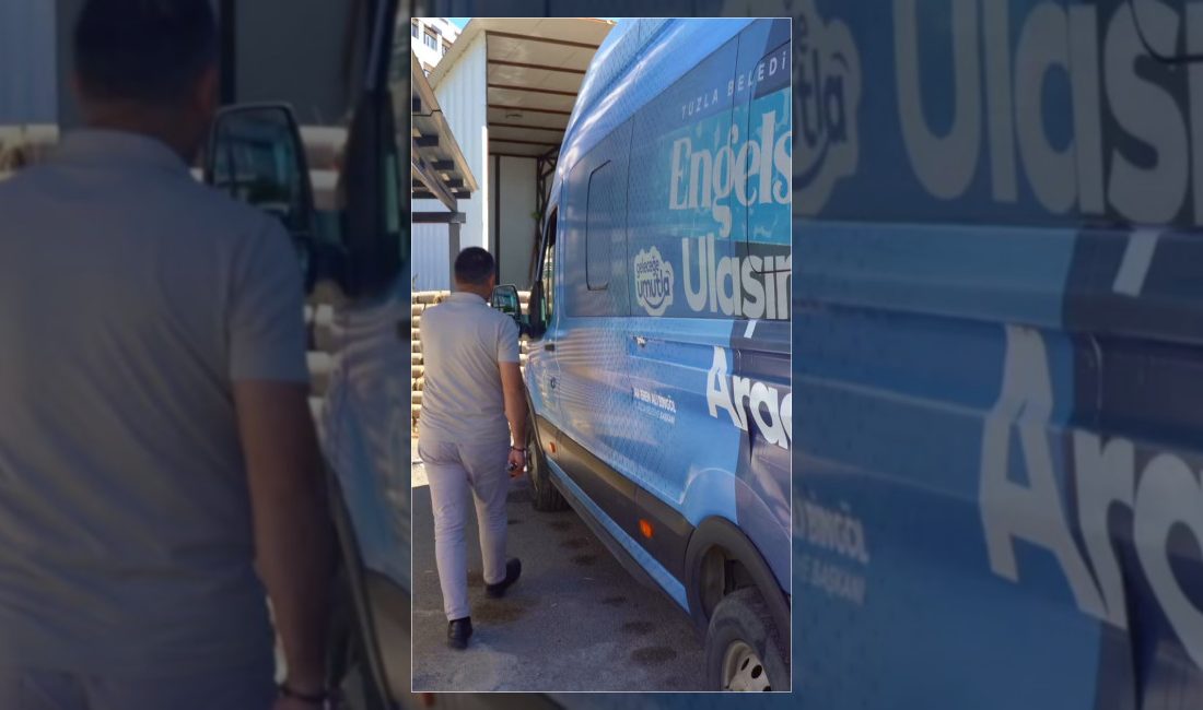 Tuzla Belediyesi, özel gereksinimli öğrencileri evlerinden alarak okullarına güvenli ve
