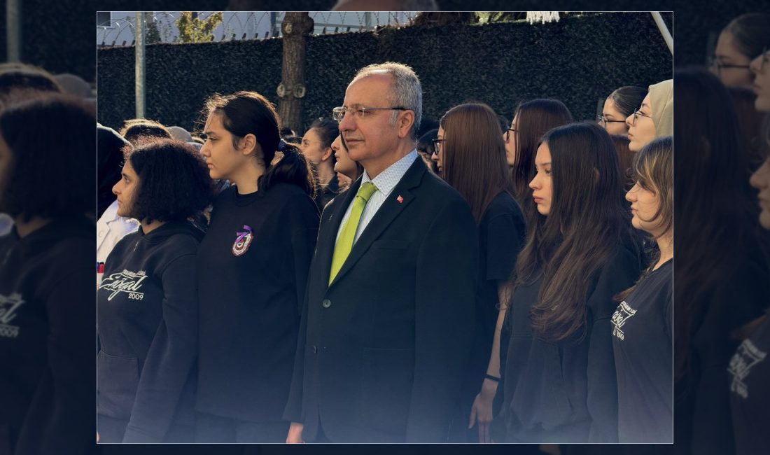 Ümraniye'de protokol üyeleri Eczacı Neşem Özlen Güray Anadolu Lisesi'ni ziyaret