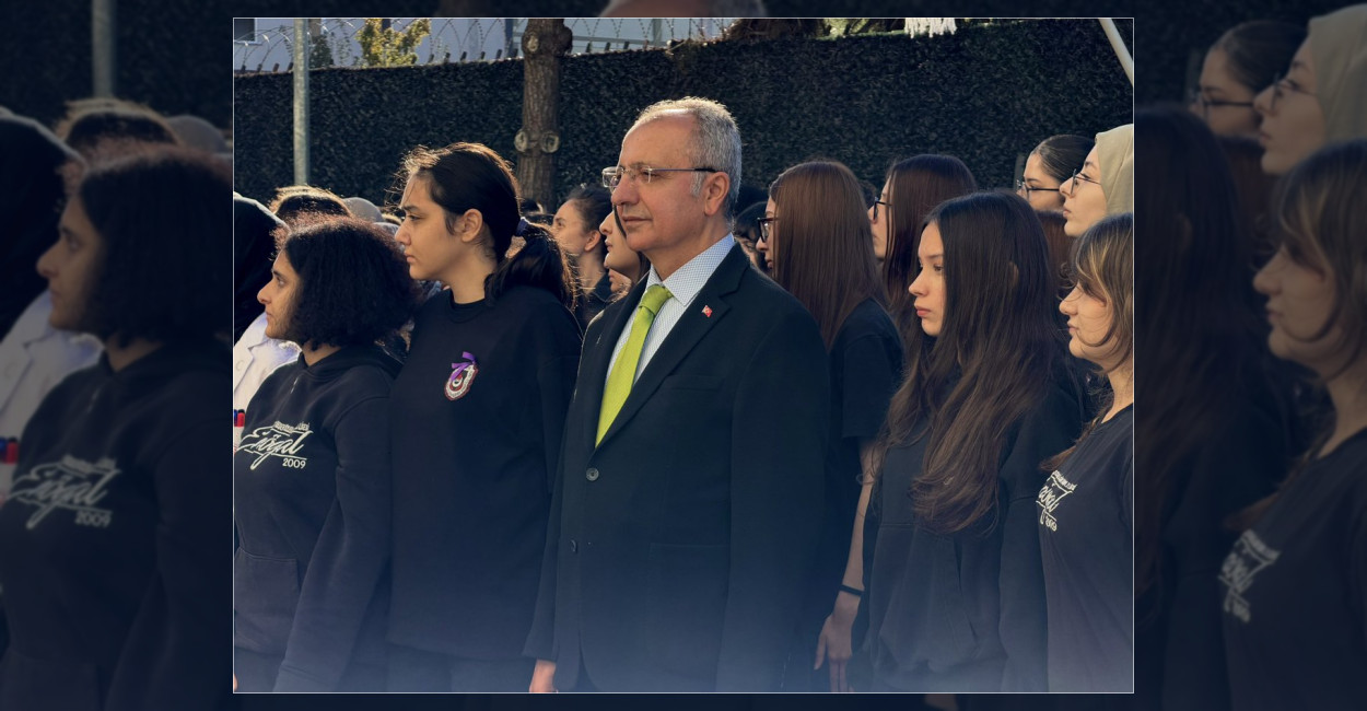Ümraniye'de protokol üyeleri Eczacı Neşem Özlen Güray Anadolu Lisesi'ni ziyaret