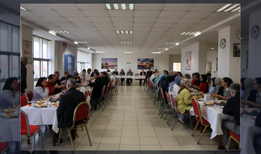 Sultanbeyli İlçe Millî Eğitim Müdürlüğü personeli, Kaymakam Kemal Şahin'in katılımıyla